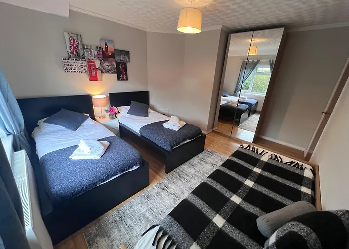 Croydon Apartment With Parking